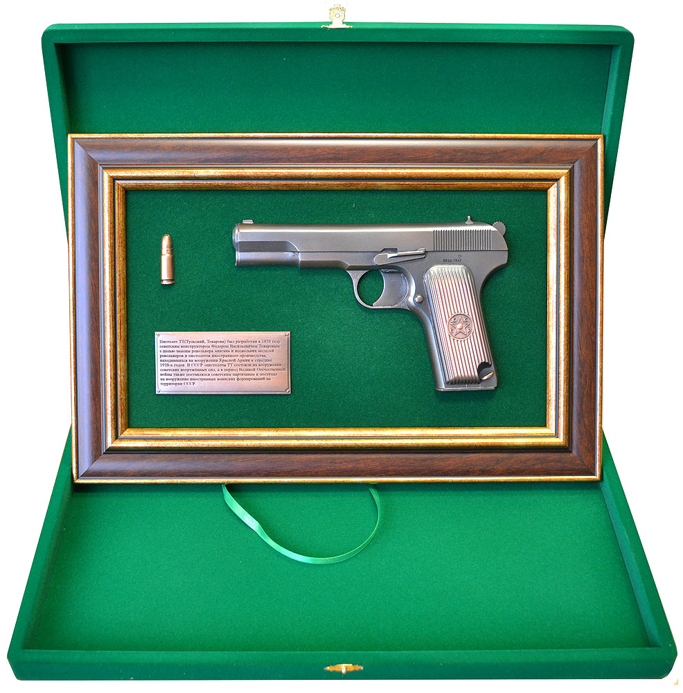 Панно с пистолетом ТТ в подарочной коробке 18-330 