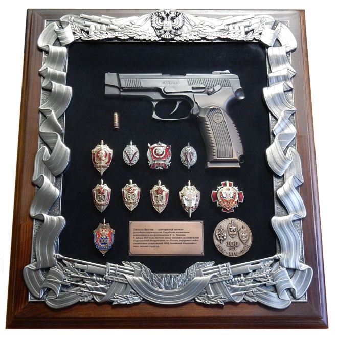 Панно с пистолетом Ярыгина (ПЯ) и знаками ФСБ 16-290 